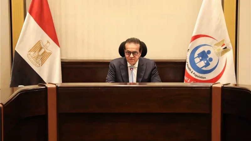 وزير الصحة يُكرم الفريق الطبي بمستشفى العلمين النموذجي