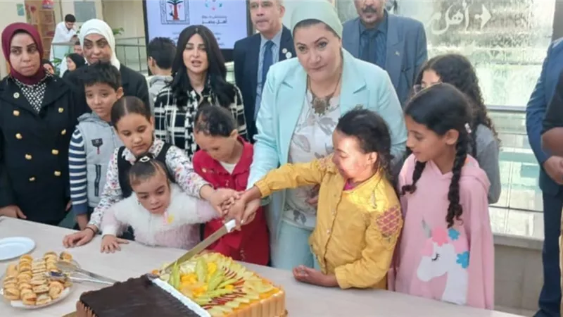 رئيسة القومي للطفولة تزور الأطفال بمستشفى حروق أهل مصر