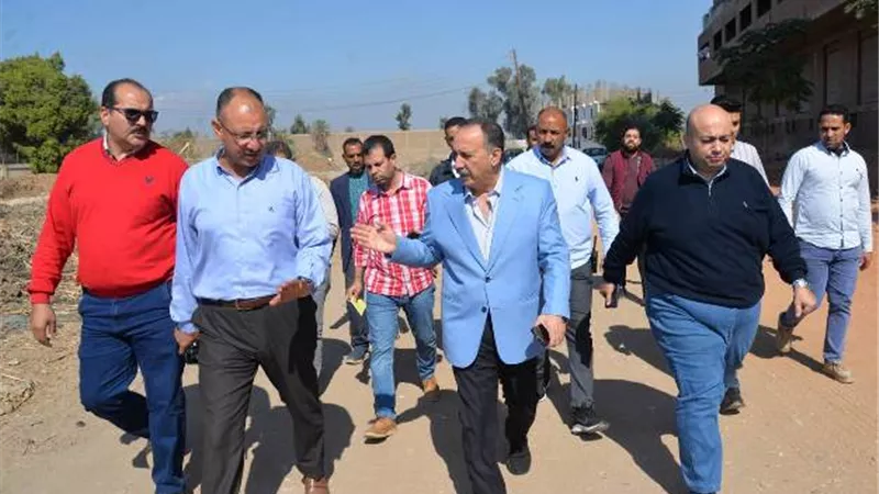 محافظ أسيوط يتفقد شوارع منطقة سيد بحى غرب والمركز التكنولوجي المتنقل