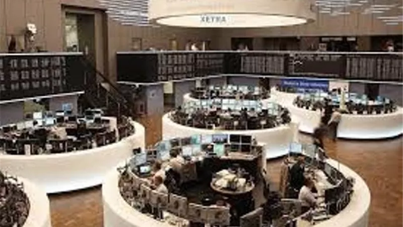 أسهم أوروبا ترتفع في بداية تعاملات أسبوع حافل بالبيانات