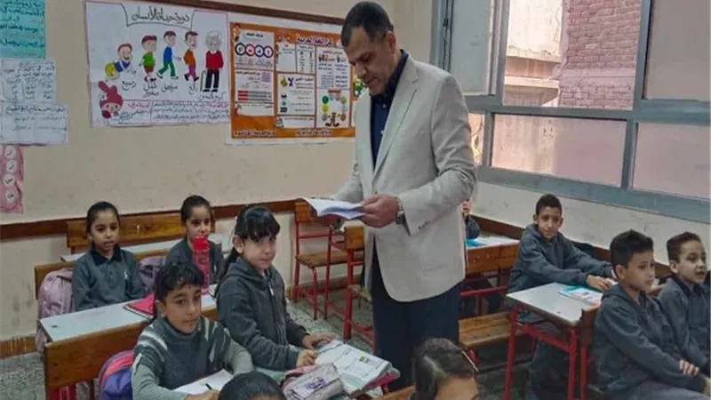 مدير تعليم دميـاط يفاجئ مدارس فارسكور