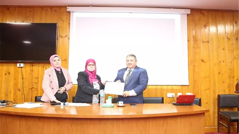 ندوة استراتيجيات إدارة الأزمات في الجامعات بكلية تمريض الفيوم
