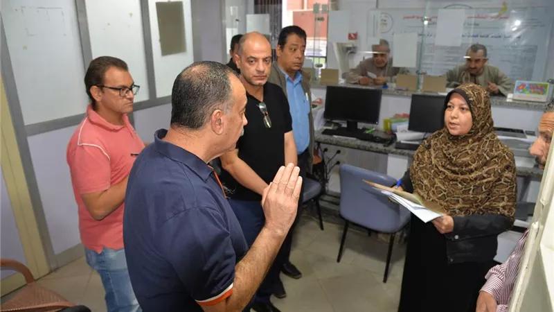 محافظ أسيوط يفاجئ العاملين بالمراكز التكنولوجية وحي شرق