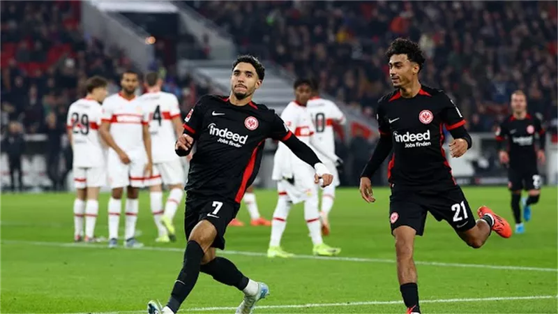 ماذا قال فرانكفورت على عروض عمالقة أوروبا لضم عمر مرموش؟