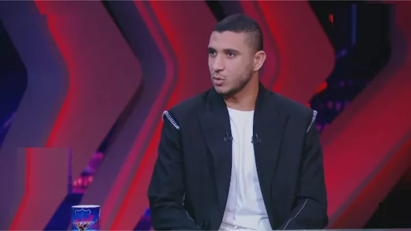 مين مش بيسمع الكلام في الملعب ؟ .. شاهد رامي ربيعة يجيب