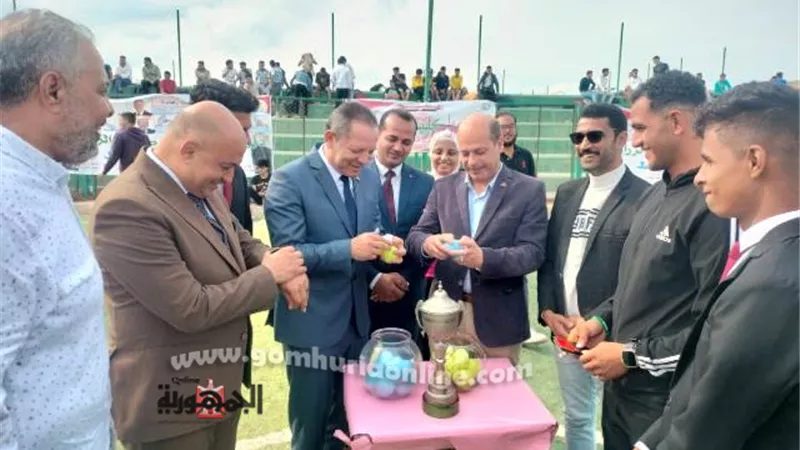 رئيس جامعة دمياط يفتتح دوري كرة القدم بكلية الزراعة