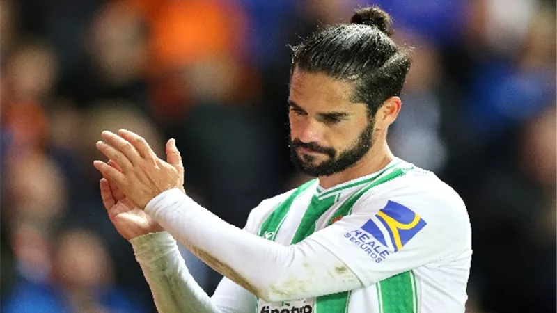 نجم ريال بيتيس يحصد جائزة الأفضل فى الدورى الإسبانى للموسم الماضى