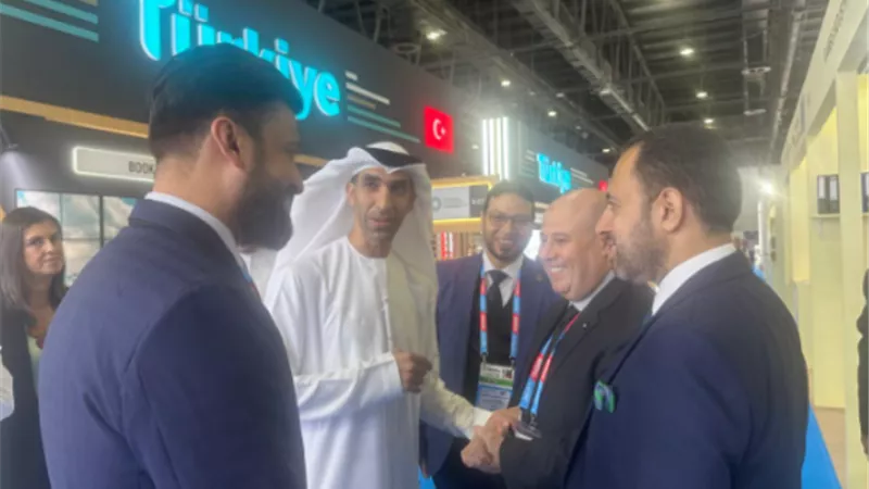 الصناعات الكيماوية يلتقي وزير لتجارة الخارجية الاماراتى