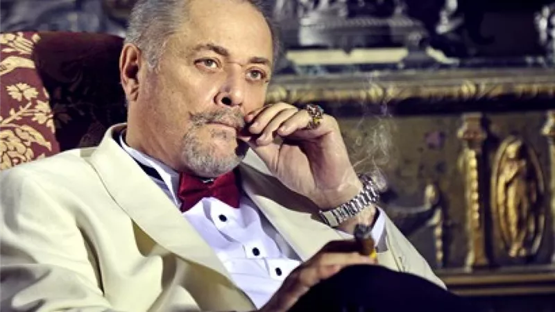 كريم محمود عبدالعزيز يحيي ذكرى وفاة والده