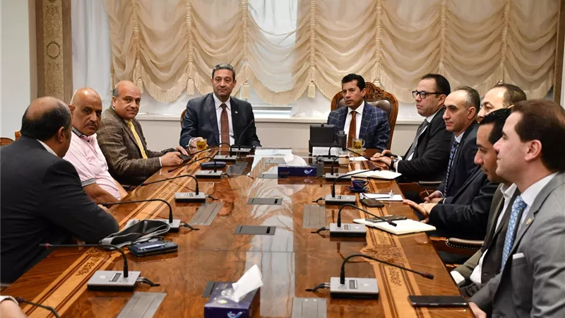 أشرف صبحى يناقش مع محافظ دمياط عددا من الملفات الشبابية والرياضية