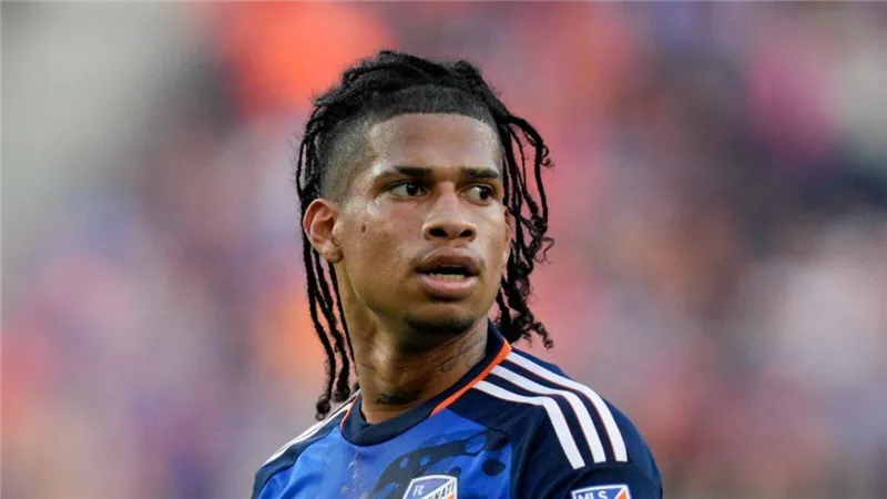 مصرع لاعب إكوادوري عن عمر يناهز 22 عامًا.. تفاصيل