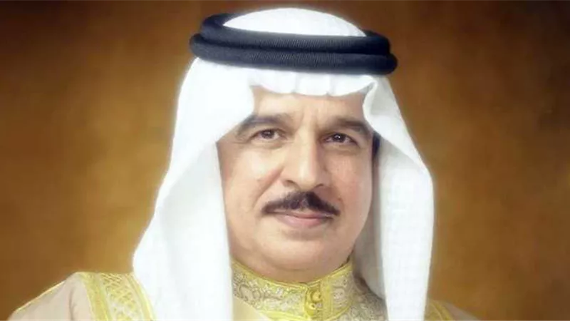 الملك تشارلز الثالث يمنح العاهل البحريني وساما رفيعا