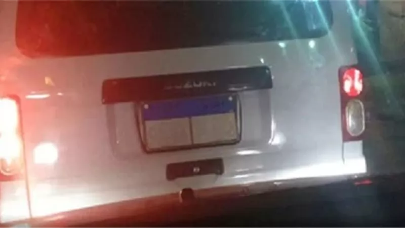 حبس وغرامة.. عقوبة طمس اللوحات المعدنية للسيارات