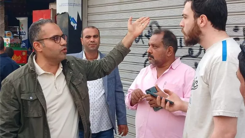 قرارات غلق وتشميع فى حملة مكبرة بمدينة العبور بمعاونة الشرطة