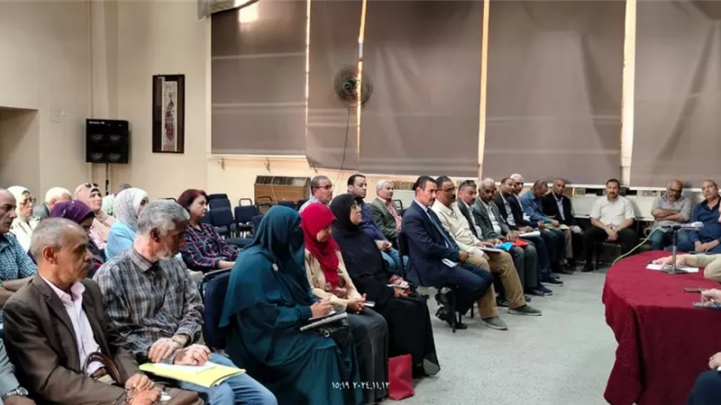 مدير تعليم قنا يشدد على تكثيف أعمال المتابعة و تسجيل الغياب بدقة