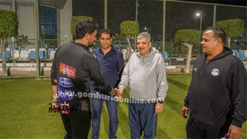 اسامة ربيع يشد من أزر لاعبي منتخب الشباب قبل مواجهتهم المغاربة