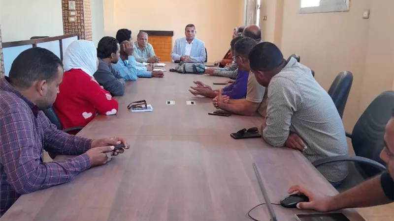 رئيس مدينة أرمنت يبحث الموقف التنفيذى لمشروعات 