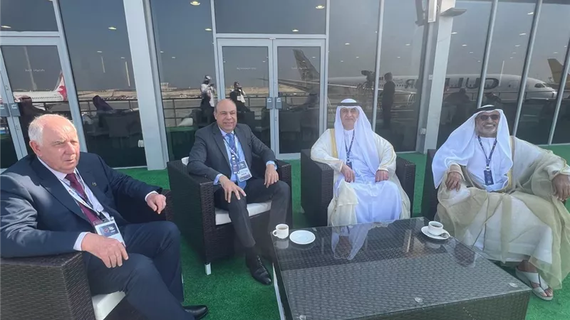 وزير الطيران المدني يتوجه إلى البحرين للمشاركة بالمعرض الدولي للطيران