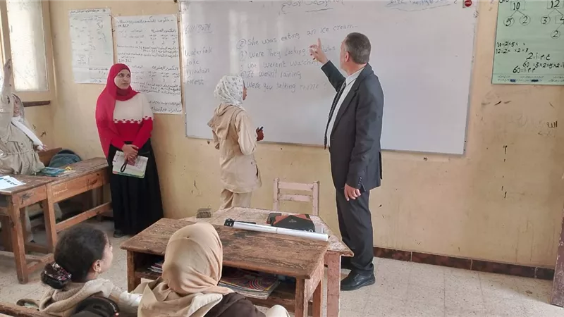 محافظ أسيوط يكلف قيادات التعليم بمتابعة المدارس