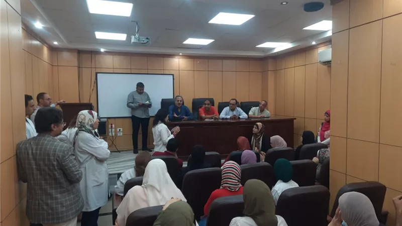 استمرار الجولات المفاجئة لقيادات صحة اسيوط على المنشآت الصحية
