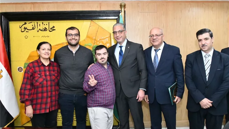 محافظ الفيوم يكرم 