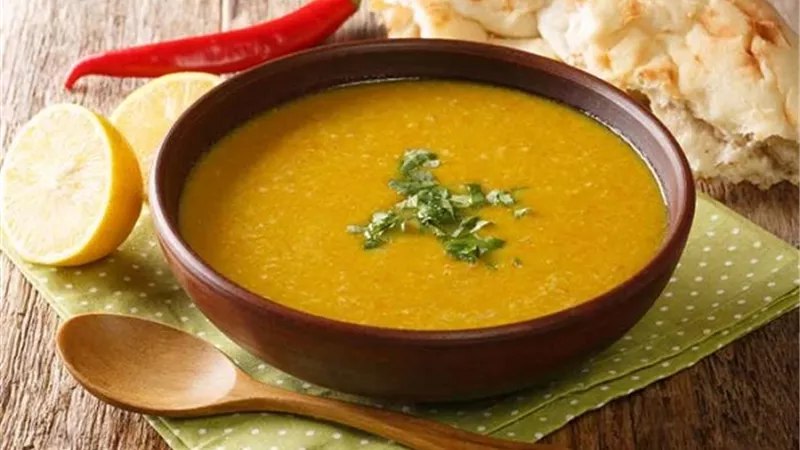 طريقة عمل شوربة العدس الأصفر الصحية