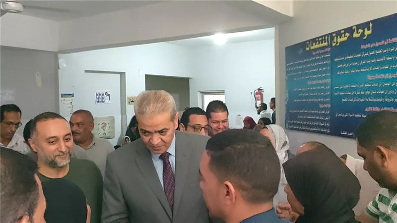 رئيس مدينة سفاجا ومدير إدارة المستشفيات يتفقدان اعمال القافلة