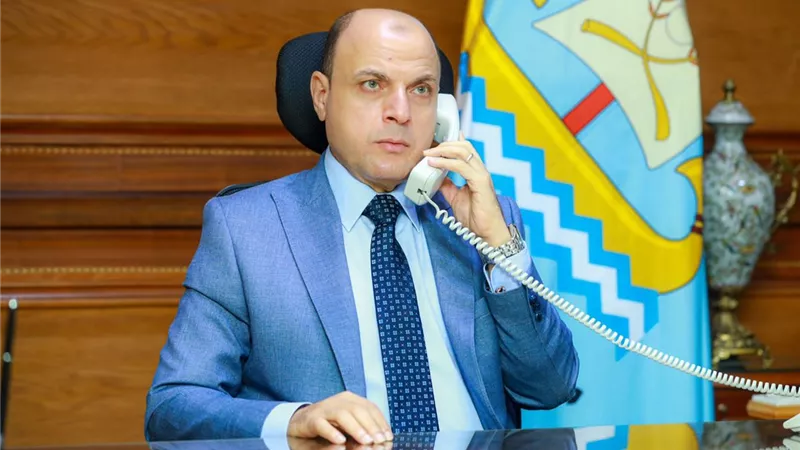 محافظ كفرالشيخ يطمئن على حالة اللاعب محمد شوقي