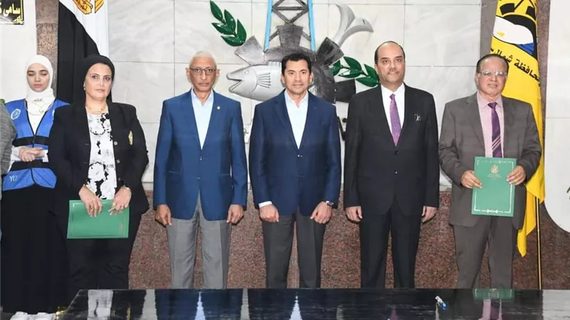 وزير الشباب ومحافظ شمال سيناء يشهدان توقيع بروتوكول تعاون