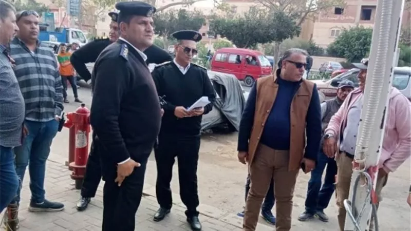جهاز بدر يغلق ويشمع 6 مولات ويضبط ويصادر 10 تكاتك بالتعاون مع الشرطة