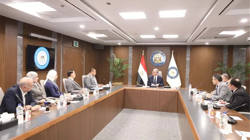 وزير البترول: نعمل مع نواب البرلمان كفريق عمل واحد لتنمية موارد الطاقة