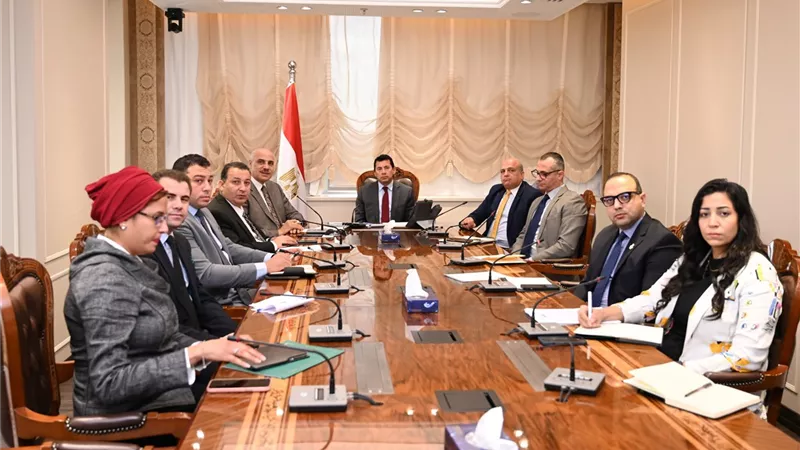 وزير الشباب يبحث مع مستثمرين اسبان مجالات الاستثمار الرياضى فى مصر