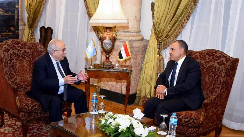 وزير الخارجية يستقبل المبعوث الشخصي لسكرتير عام الأمم المتحدة للسودان