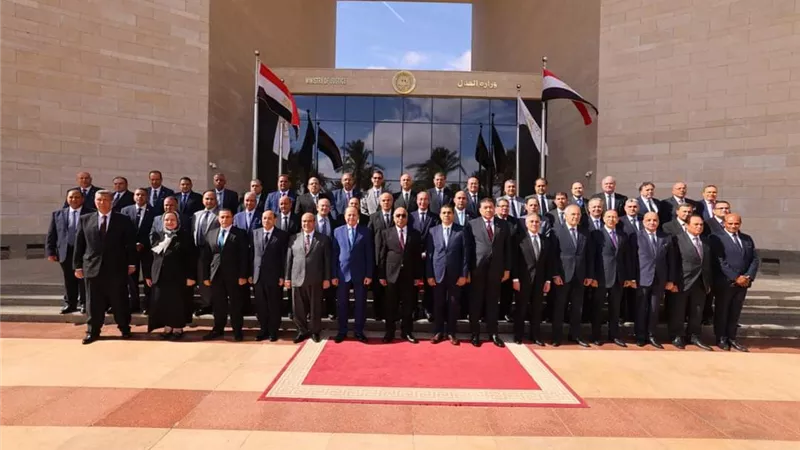 وزير العدل يجتمع برؤساء المحاكم الابتدائية والاقتصادية