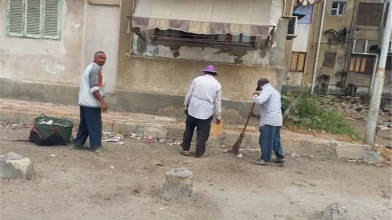 رئيس حي الضواحي ببورسعيد يناشد السكان :لا تلقوا القمامة بالشوارع