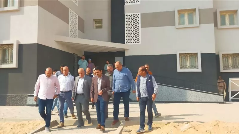 نائب رئيس هيئة المجتمعات العمرانية يتفقد مشروع الإسكان الأخضر