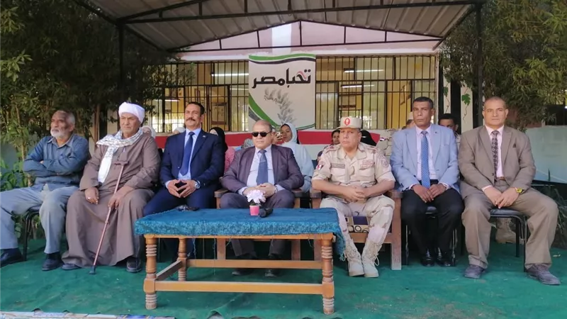 مديرعام تعليمية دشنا يستقبل رئيس قطاع التأسيس العسكري بالصناعية