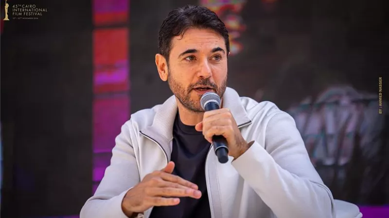 أحمد عز عن نور الشريف: كان كريم ويدعمنى بشدة وتعلمت منه الإلتزام