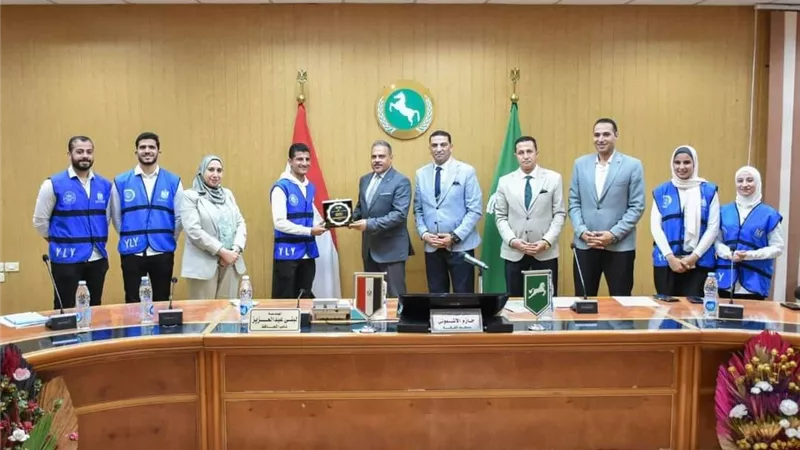 محافظ الشرقية يلتقي شباب مشروع متطوعى وزارة الرياضةYLY