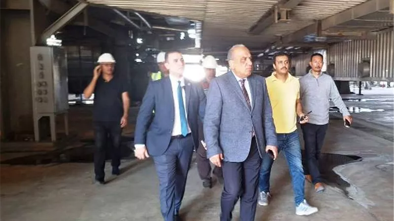 عصمت يتفقد محطة توليد كهرباء السويس البخارية