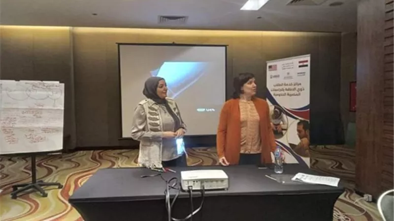 جامعة سوهاج تفعل الإتاحة الرقمية والتسويق للطلاب ذوو الهمم