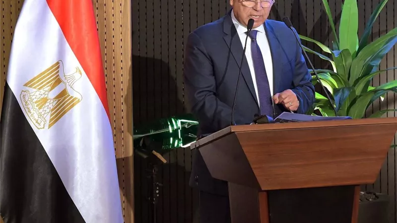 وزير الصناعة يستعرض الموقف التنفيذي للخطة العاجلة للتنمية الصناعية