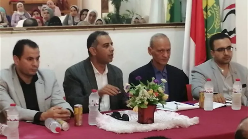 الفرماوي يبحث آليات تطوير العمل والمشكلات بمراكزشباب كفر شكر