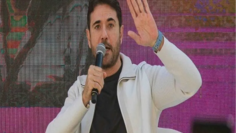 أحمد عز: نور الشريف دعمني ومذكرات مراهقة تعرض لهجوم قوي