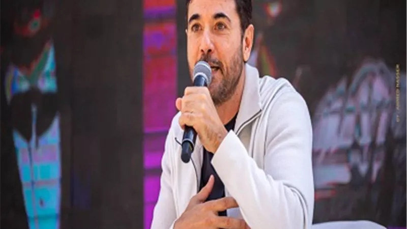أحمد عز: المسرح يشبه الجيم للممثل وأستمتع برد فعل الجمهور اللحظي