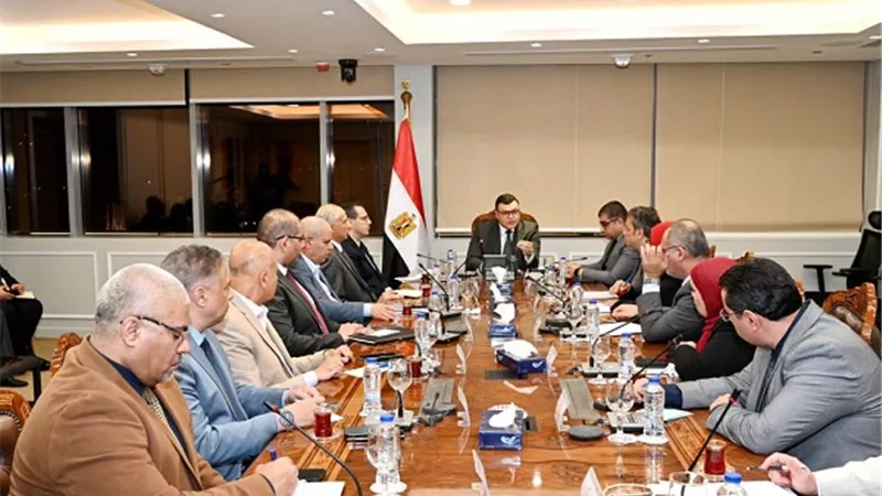 وزير الإسكان يصدر حزمة من التكليفات لدفع معدلات التنمية بالمدن الجديدة