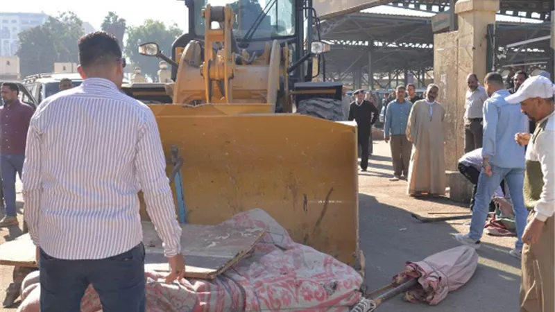 محافظ أسيوط يتفقد الحملة المكبرة لرفع إشغالات الباعة الجائلين