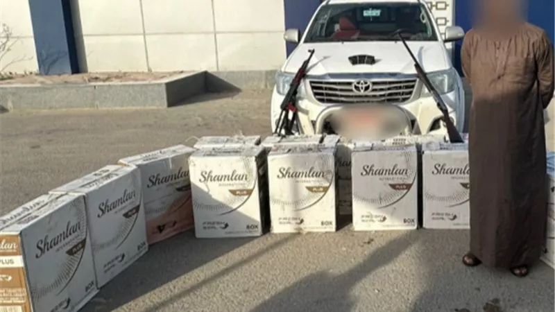 أسلحة نارية وسجائر مهربة بحوزة عاطل بمطروح