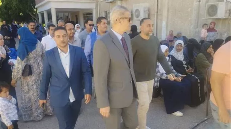 الكشف علي ٢١٠٥ مريض بقافلة مجلس الوزراء وبنك الشفاء فى سفاجا
