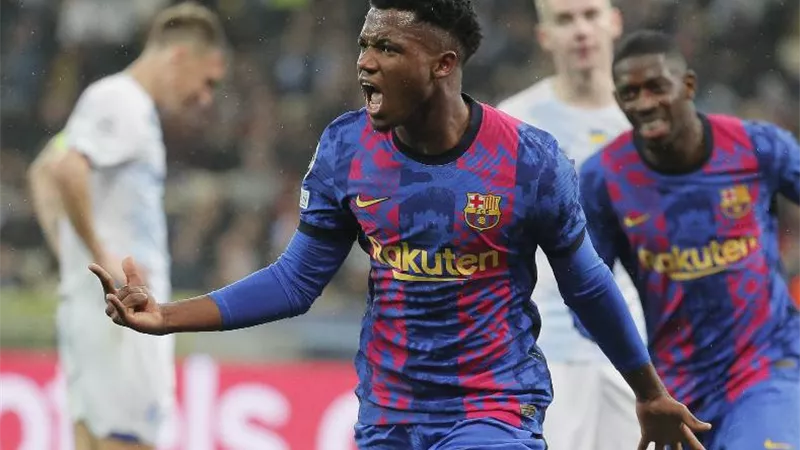 برشلونة يكشف تفاصيل إصابة أنسو فاتي ومدة غيابه